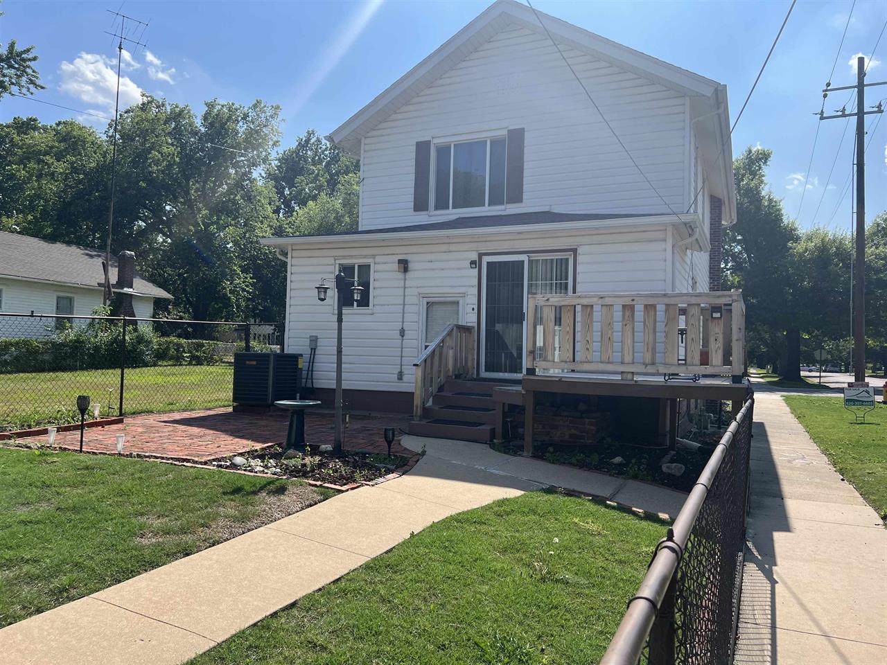 For Sale: 326 N 2nd, Arkansas City KS